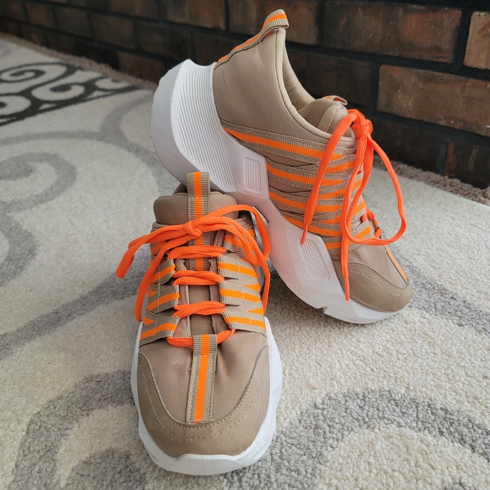 YoKi sneakers platform womens 8 tan textile faux leather orange details